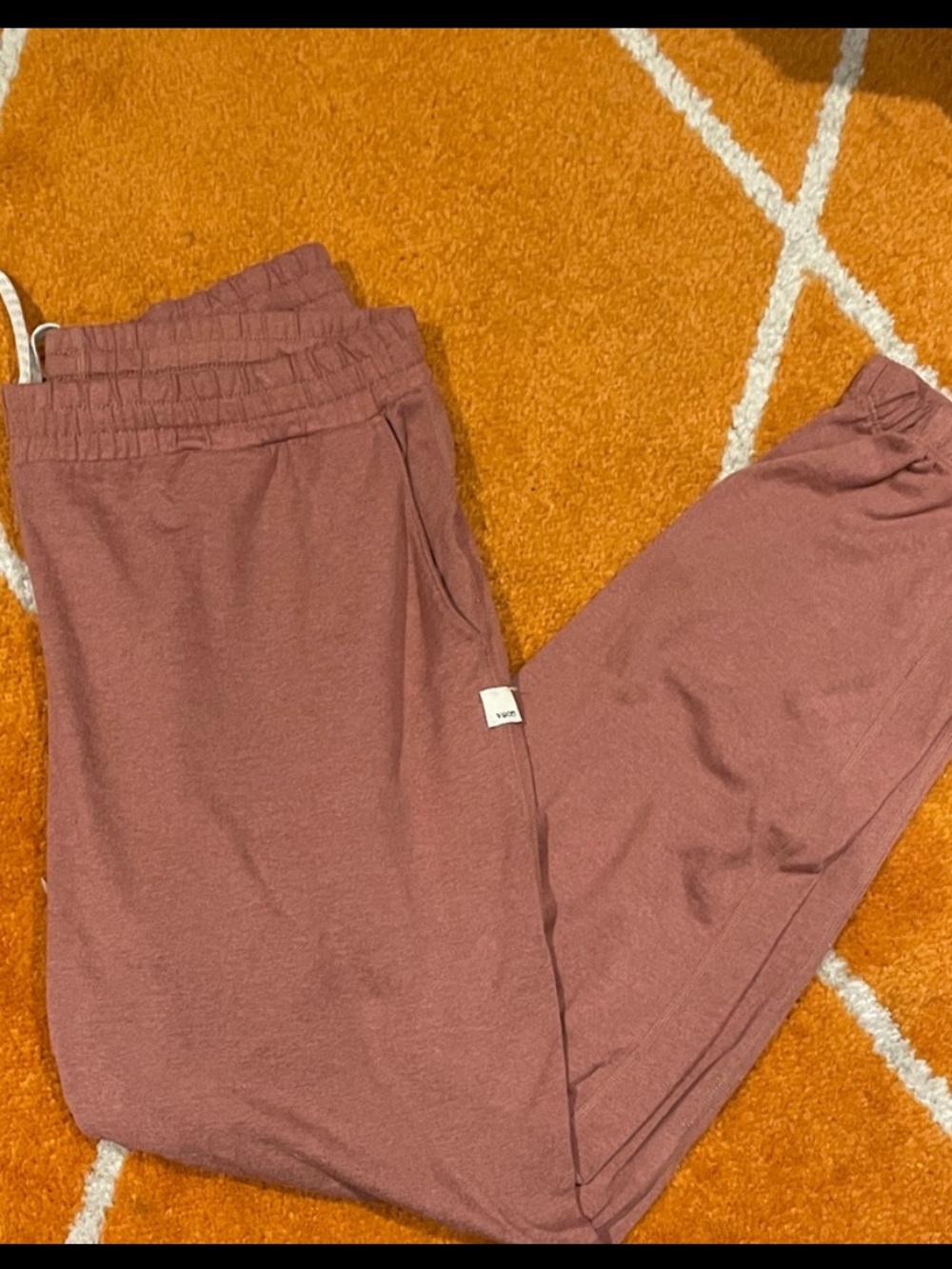 Vuori Women's Jogger Pants in Dusty Rose